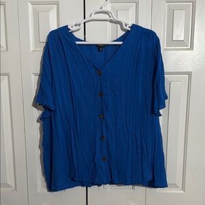 Kohl's Blue Boxy Short Sleeve Button Down Shirt